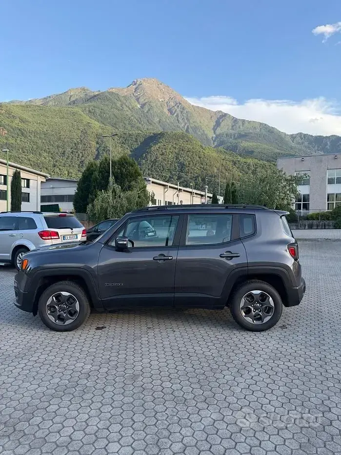 Usata Jeep Renegade Longitude 140 CV (102 kW) 2016 Grigio SUV