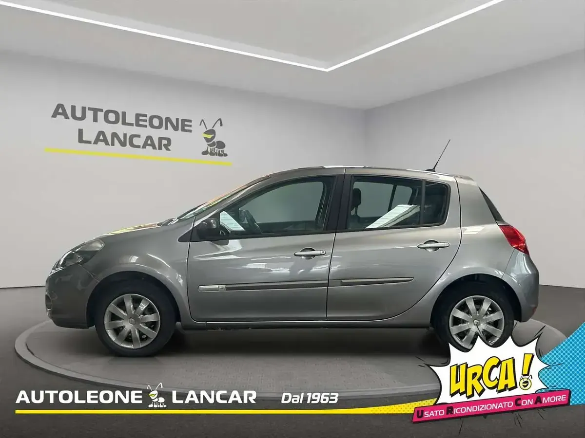 Usata Renault Clio II Dynamique 75 CV (55 kW) 2011 Grigio Berlina