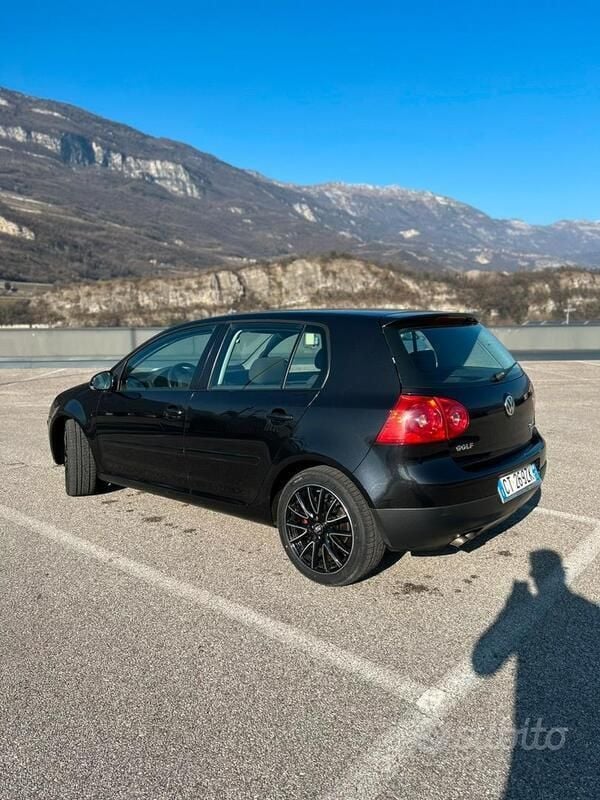Usata VW Golf V 140 CV (102 kW) 2005 Nero Utilitaria