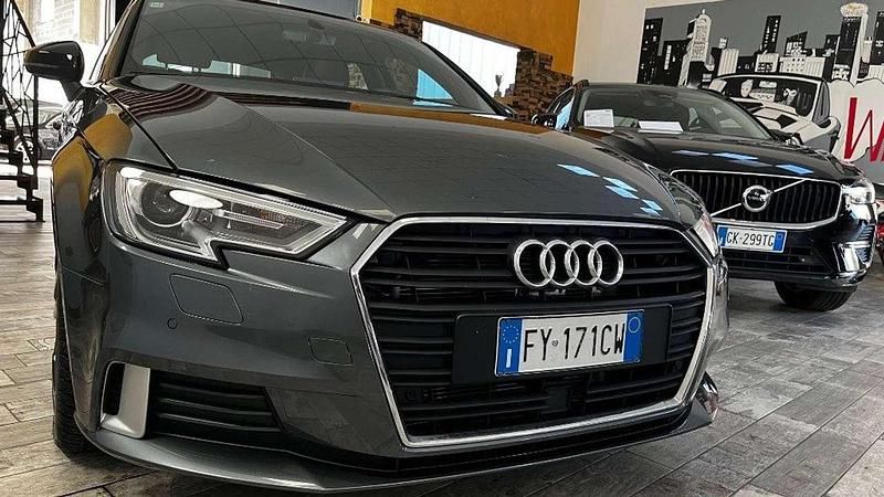 Usado Audi A3 S-Line 116 CV (85 kW) 2019 Gris Berlina