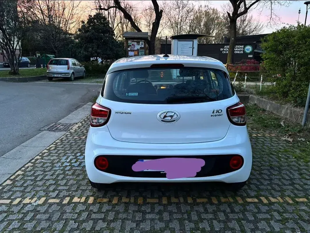 Usata Hyundai i10 65 CV (47 kW) 2020 Bianco Utilitaria