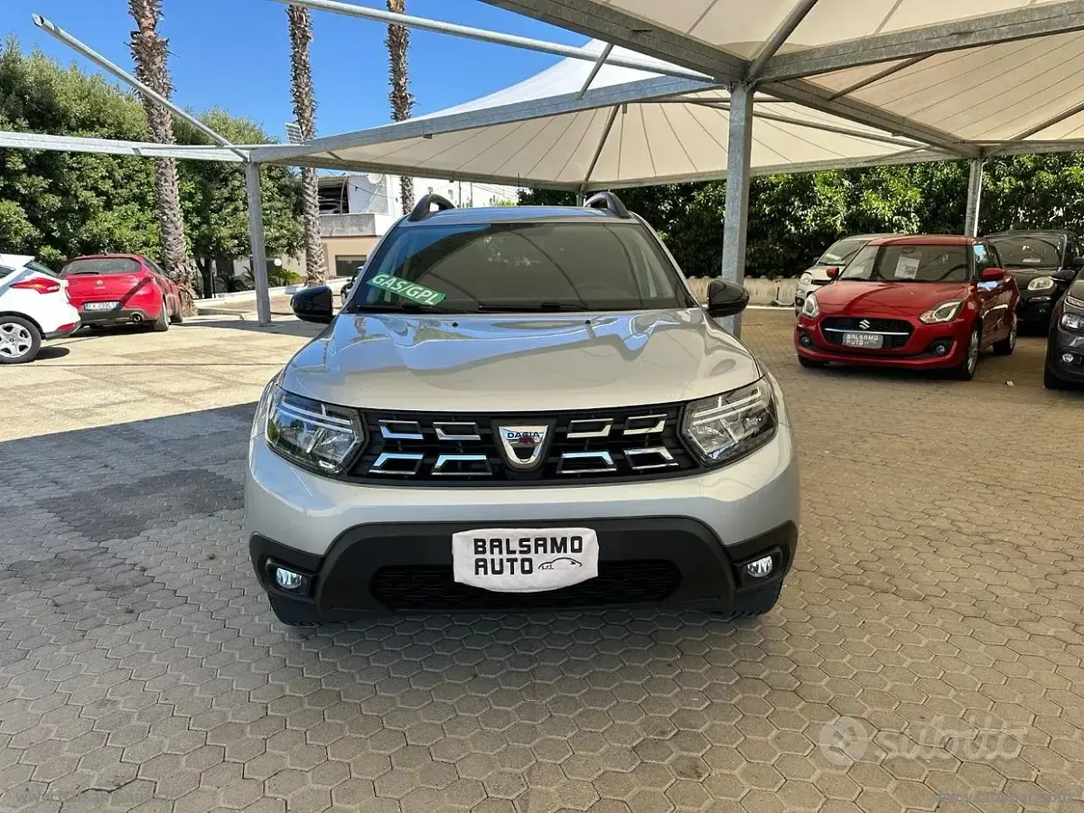 Usata Dacia Duster Prestige 101 CV (74 kW) 2021 Argento SUV