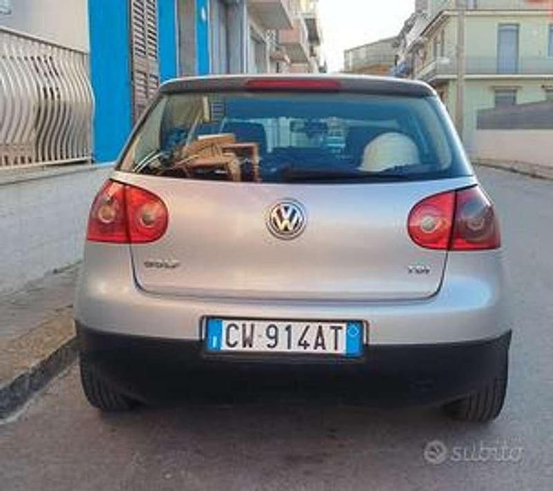 Usata VW Golf IV Comfortline 105 CV (77 kW) 2006 Argento Berlina