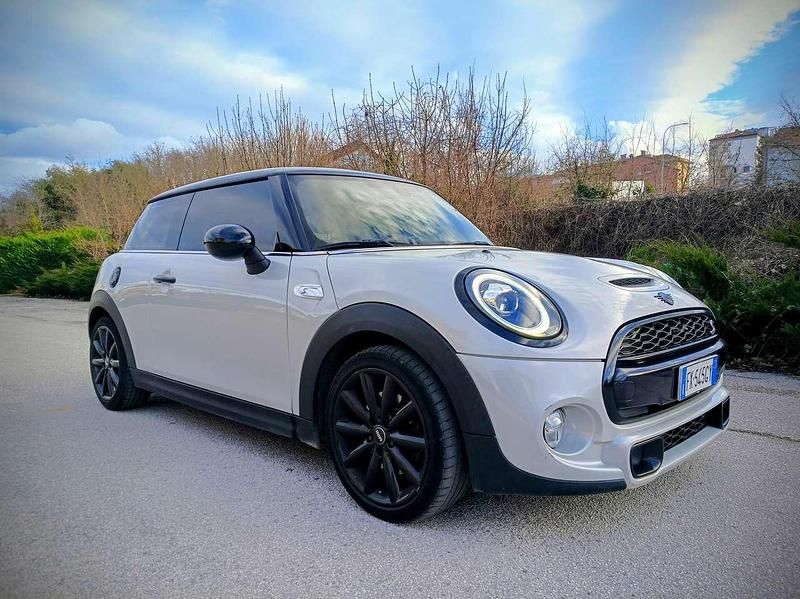 Usata Mini Cooper S 192 CV (141 kW) 2019 Grigio gesso Utilitaria