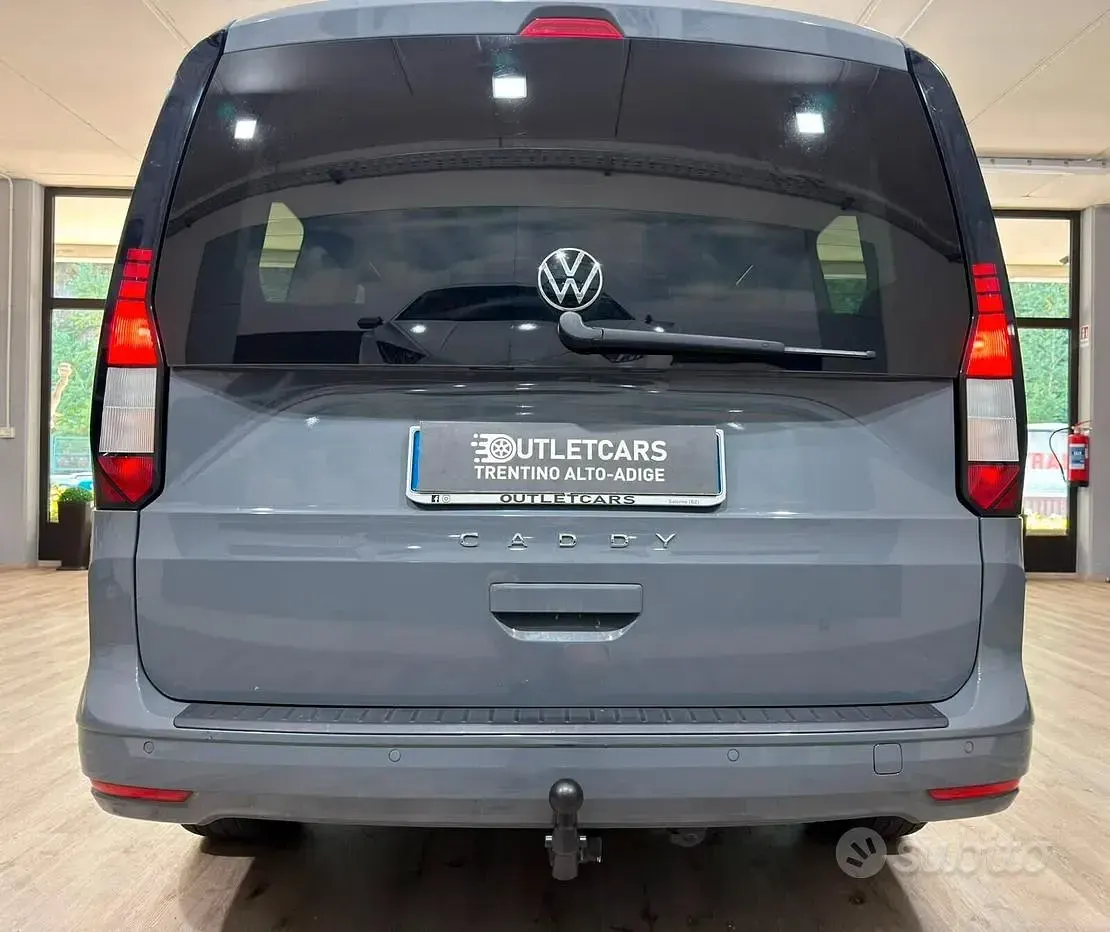 Usata VW Caddy Maxi 122 CV (89 kW) 2023 Grigio Monovolume