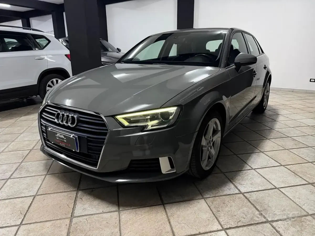 Usata Audi A3 Admired 116 CV (85 kW) 2019 Grigio Berlina
