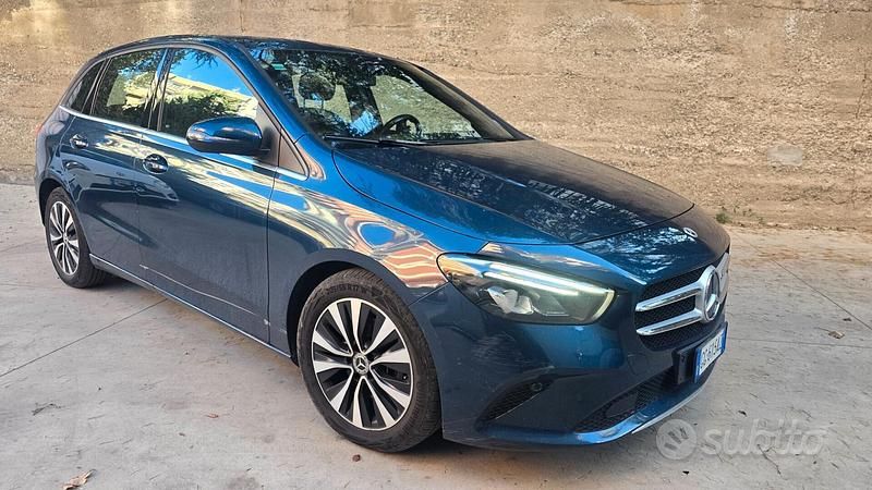 Usata Mercedes B180 115 CV (84 kW) 2021 Blu Monovolume