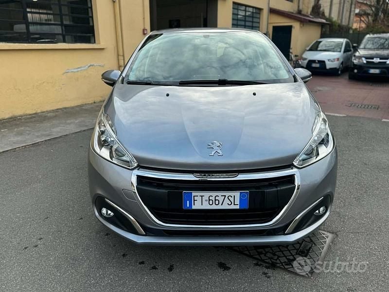 Usata Peugeot 208 Allure 83 CV (61 kW) 2019 Grigio Utilitaria