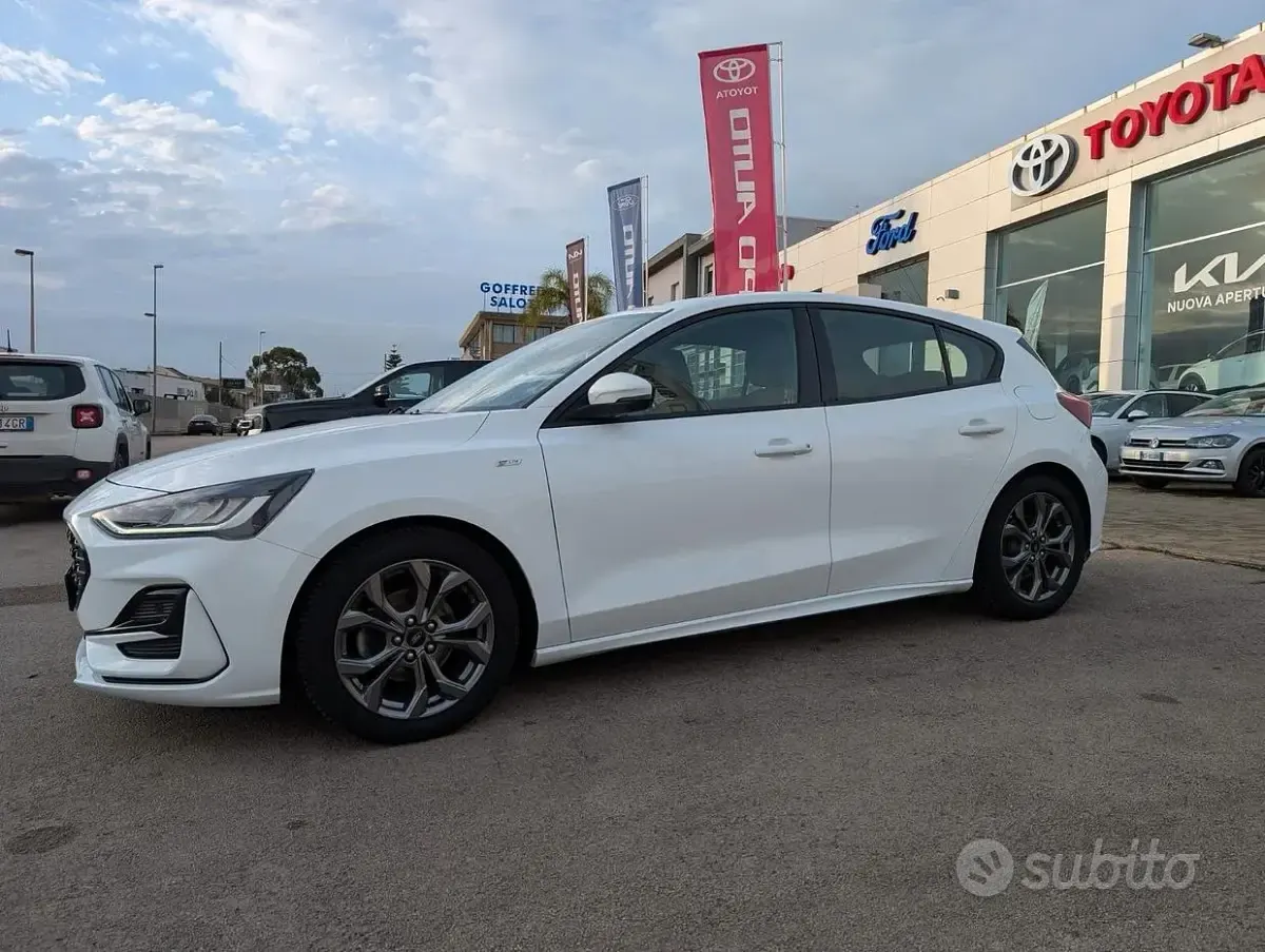Usata Ford Focus ST-Line 120 CV (88 kW) 2022 Bianco Berlina
