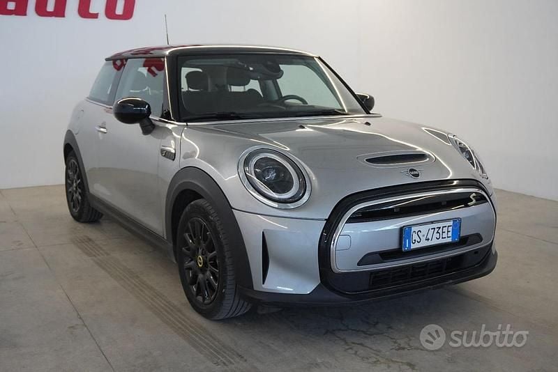 Usata Mini Cooper SE Essential 75 kW (102 CV) 2023 Grigio Utilitaria