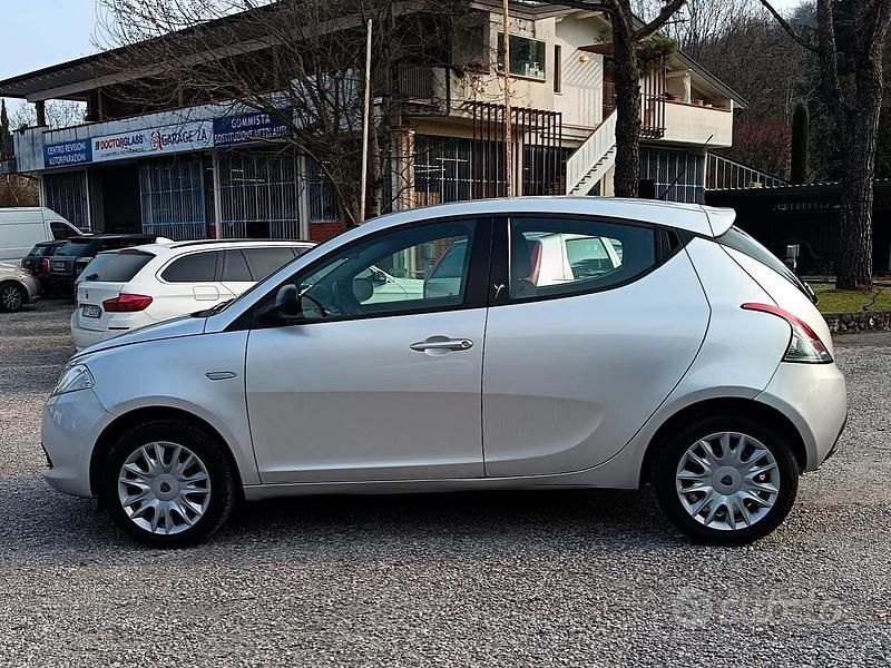 Usata Lancia Ypsilon Silver 69 CV (50 kW) 2012 Grigio Utilitaria