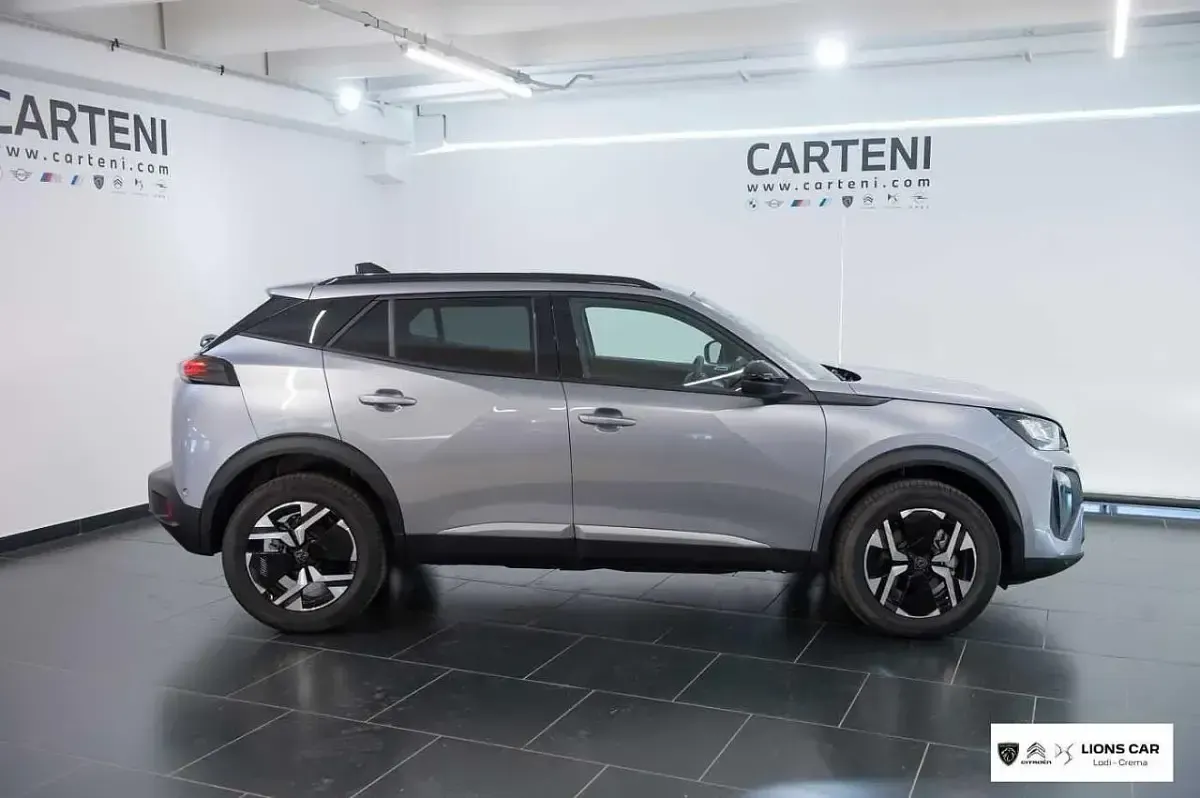 Nuova Peugeot 2008 Allure 136 CV (100 kW) 2026 Grigio SUV