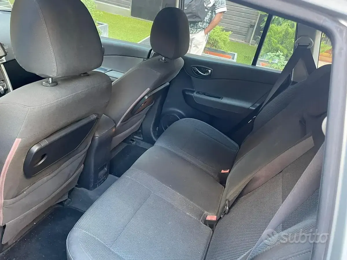 Usata Renault Koleos 150 CV (110 kW) 2010 Grigio SUV