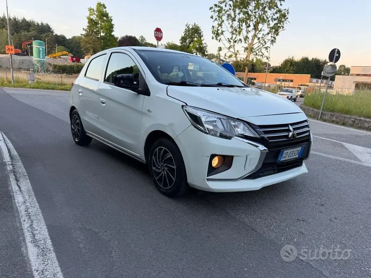 Usata Mitsubishi Space Star Intense 71 CV (52 kW) 2020 Grigio Utilitaria