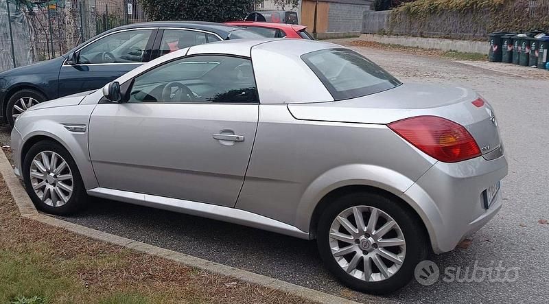Usata Opel Tigra 90 CV (66 kW) 2004 Grigio Cabrio