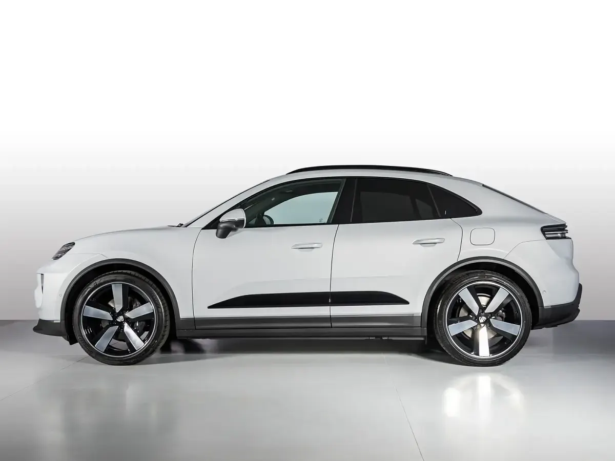 Nuova Porsche Macan 330 kW (449 CV) 2026 Grigio ghiaccio metallizzato SUV