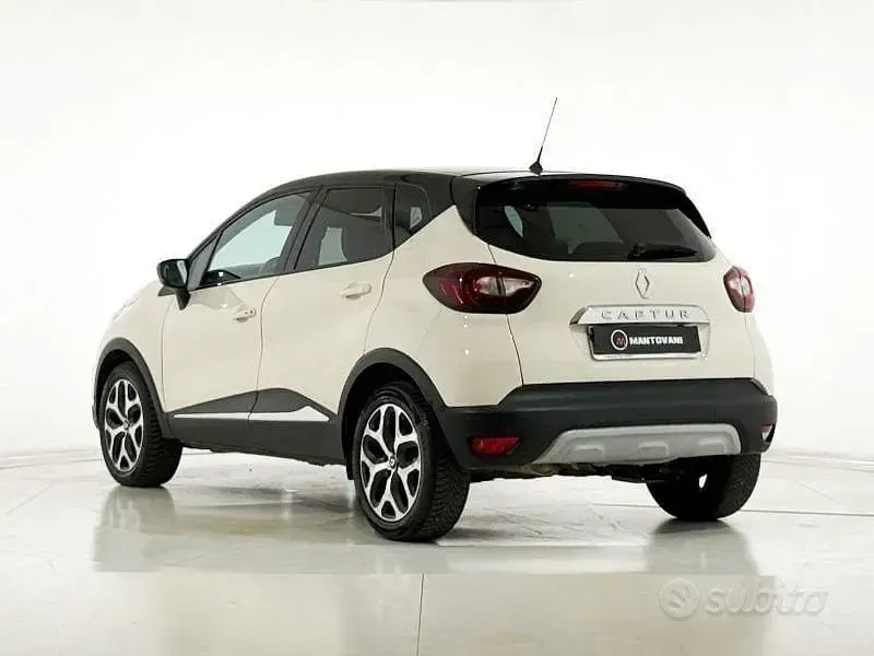 Usata Renault Captur 110 CV (80 kW) 2018 Beige SUV