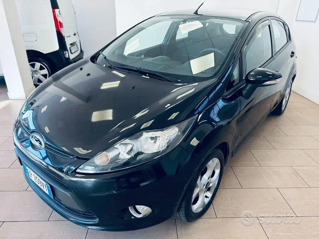 Usata Ford Fiesta Titanium 97 CV (71 kW) 2012 Nero Berlina