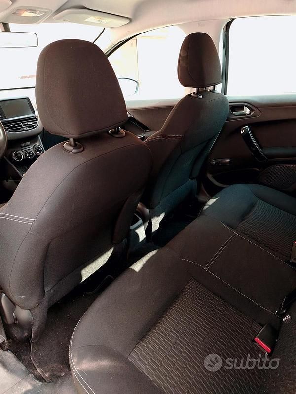 Usata Peugeot 208 Access 82 CV (60 kW) 2016 Nero Utilitaria