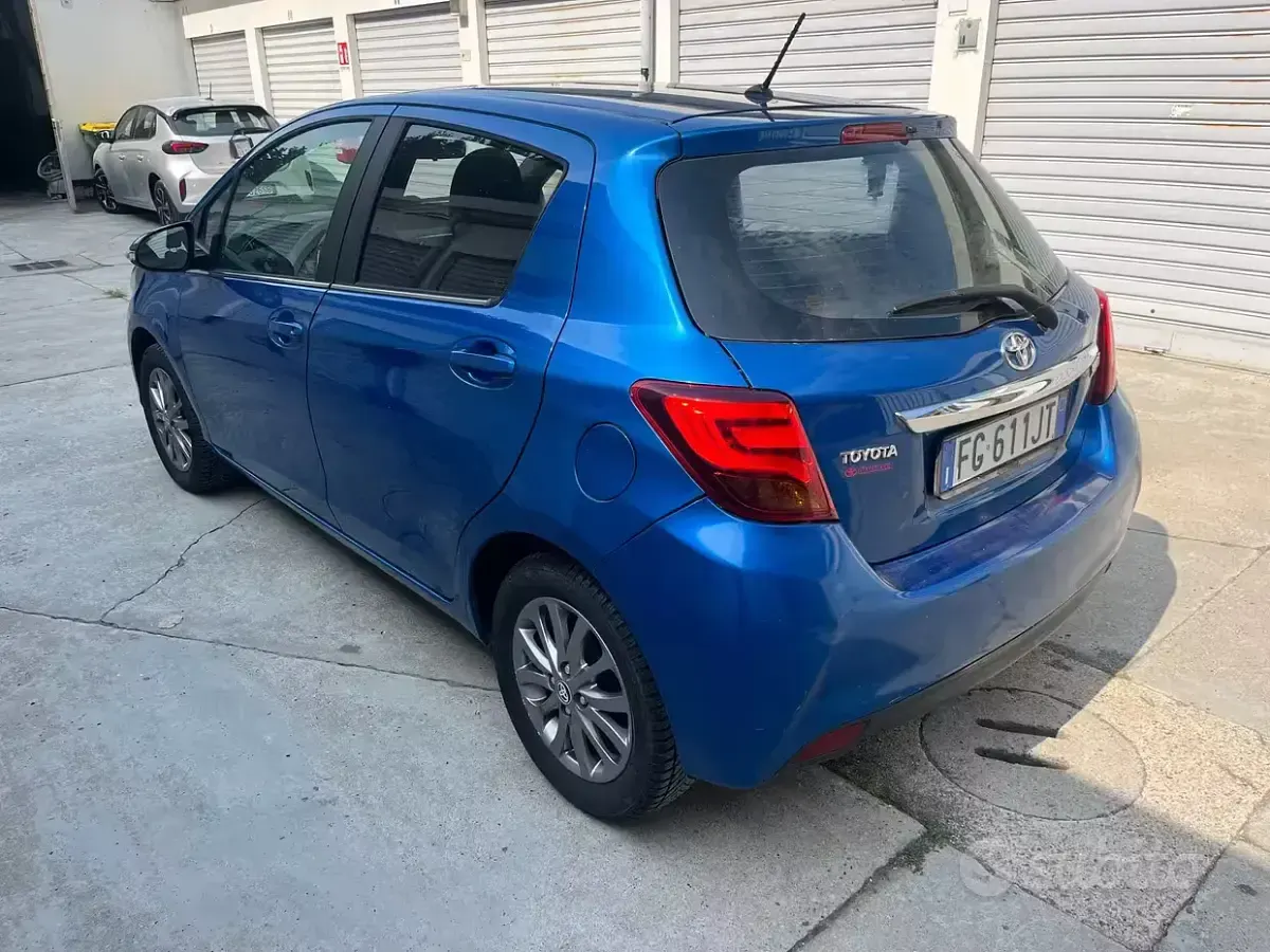 Usata Toyota Yaris Trend 99 CV (72 kW) 2017 Bluazzurro Utilitaria