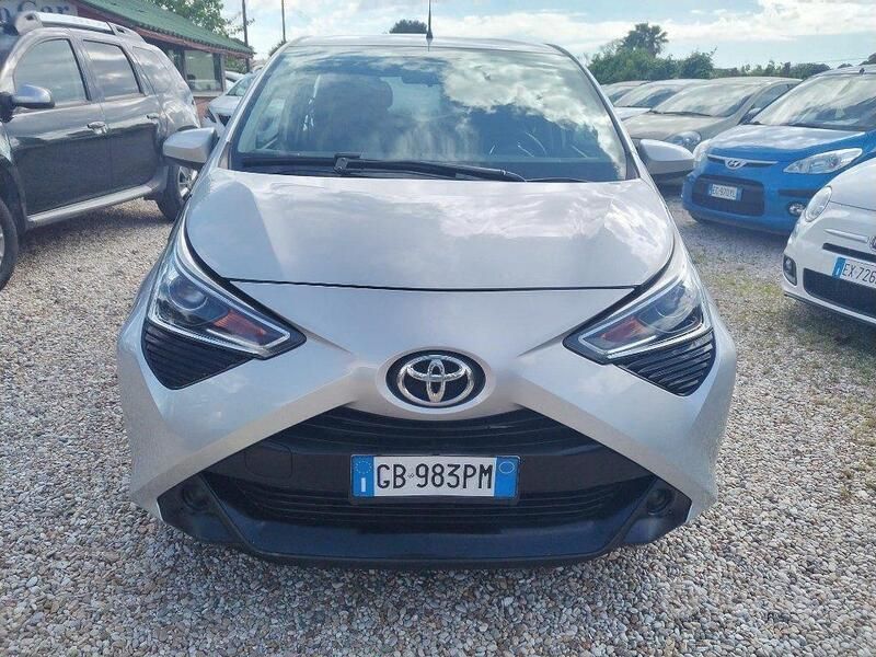Argento Usata 2020 Toyota Aygo Business Edition Due volumi | 11.900 € (Buon prezzo) - Immagine 1/4