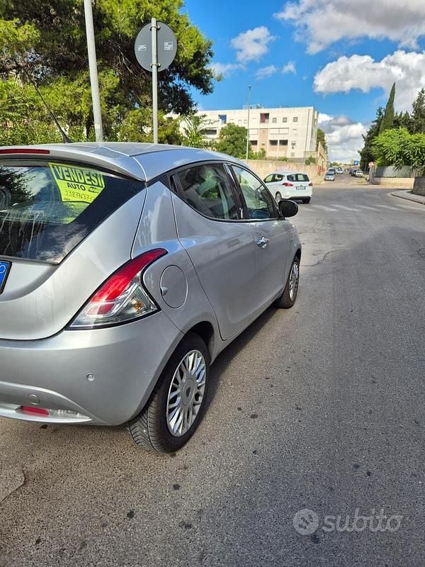 Usata Lancia Ypsilon 95 CV (69 kW) 2016 Grigio Utilitaria