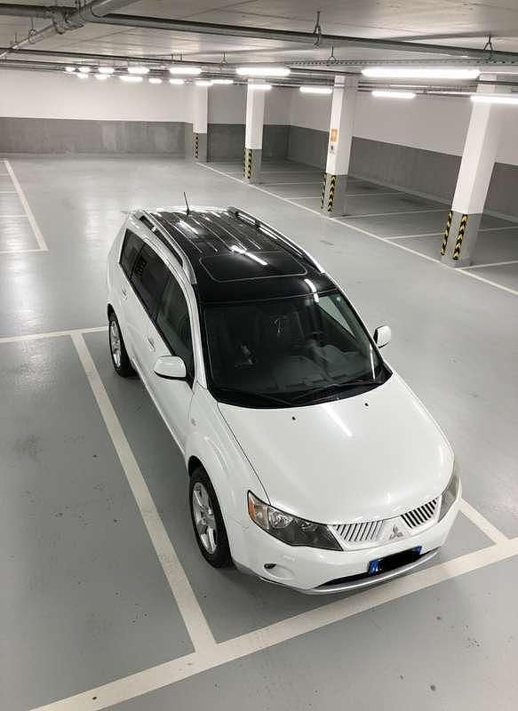 Usata Mitsubishi Outlander Instyle 140 CV (102 kW) 2007 Bianco SUV