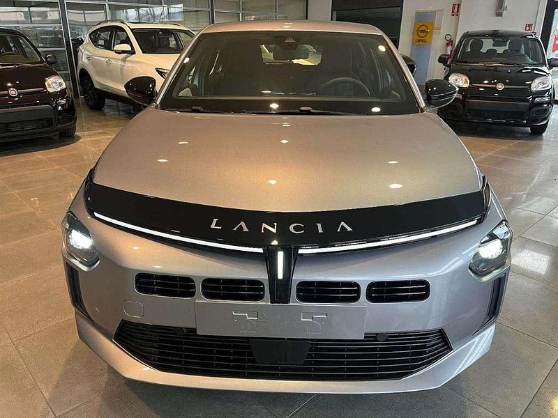 Nuova Lancia Ypsilon 101 CV (74 kW) 2026 Grigio Utilitaria