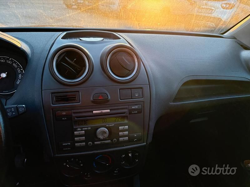 Begagnad Ford Fiesta 68 HK (50 kW) 2008 Sedan