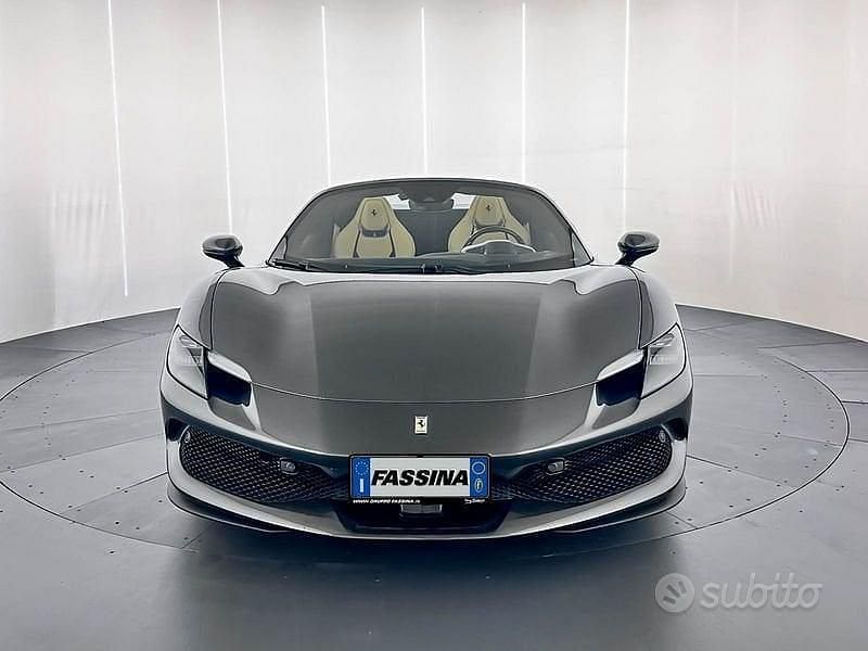 Usata Ferrari 296 830 CV (610 kW) 2023 Grigio Cabrio