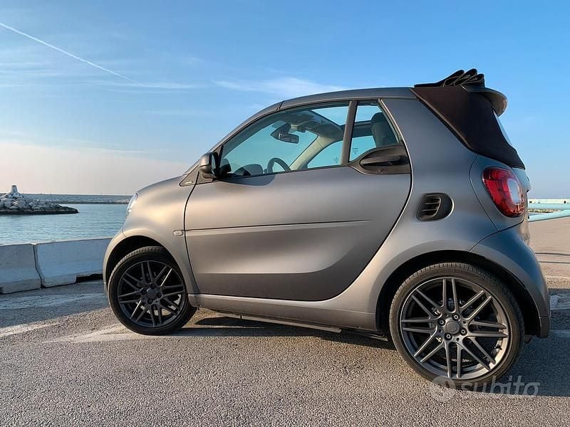 Usata Smart ForTwo Cabrio Brabus 109 CV (80 kW) 2017 Grigio Cabrio