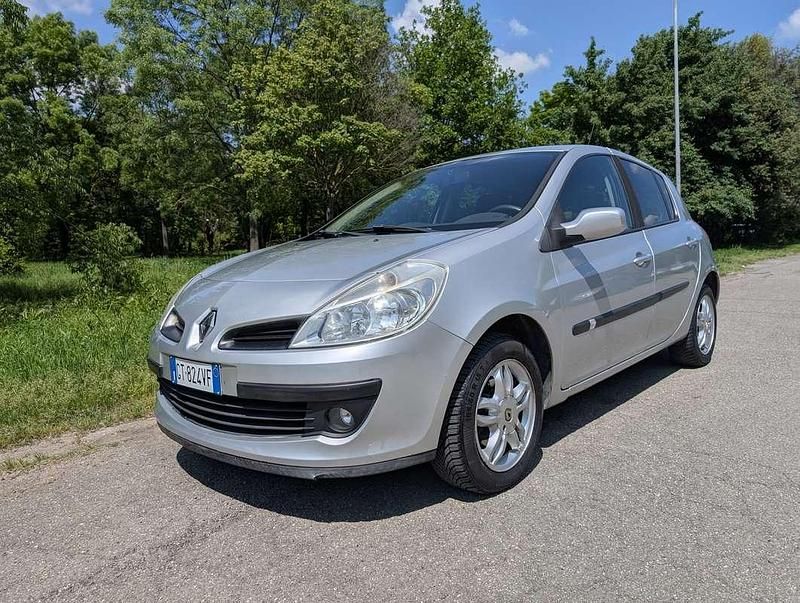 Argento Usata 2008 Renault Clio II LE Berlina | 2990 € (Ottimo prezzo) - Immagine 1/4