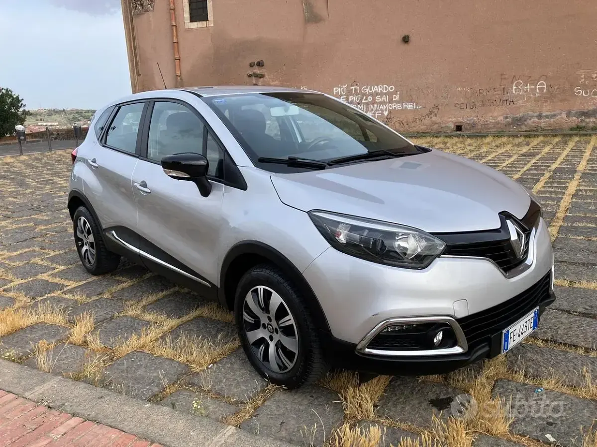 Usata Renault Captur 90 CV (66 kW) 2016 Grigio SUV