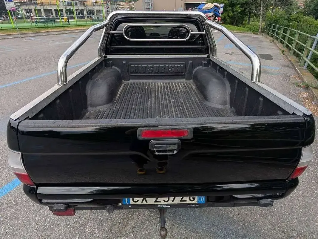 Usata Mitsubishi L200 Intense 136 CV (100 kW) 2006 Nero Pick-up