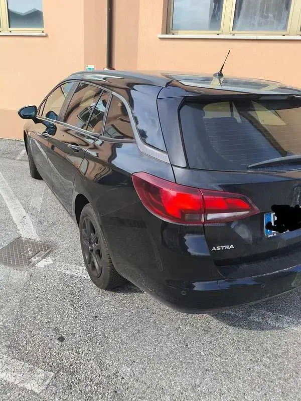 Usata Opel Astra Dynamic 110 CV (80 kW) 2017 Nero Station wagon