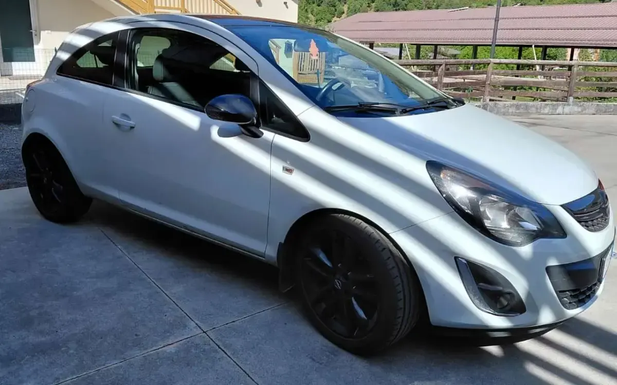 Usata Opel Corsa 95 CV (69 kW) 2015 Bianco Utilitaria