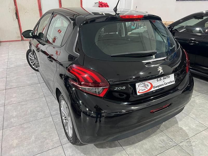 Usata Peugeot 208 Allure 75 CV (55 kW) 2017 Nero Utilitaria
