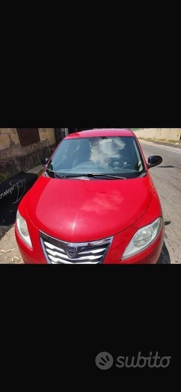 Usata Lancia Ypsilon 85 CV (62 kW) 2013 Rosso Utilitaria