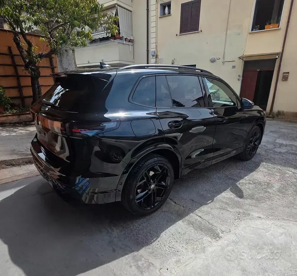 Usata VW Tiguan R-line Plus 150 CV (110 kW) 2025 Nero SUV