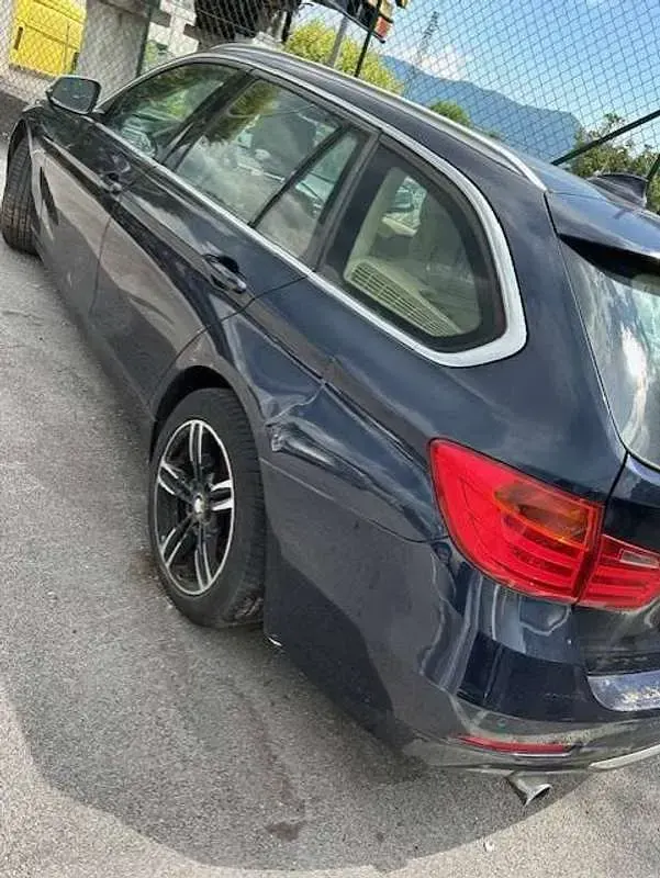 Usata BMW 318 Sport Line 143 CV (105 kW) 2013 Blu/azzurro Station wagon