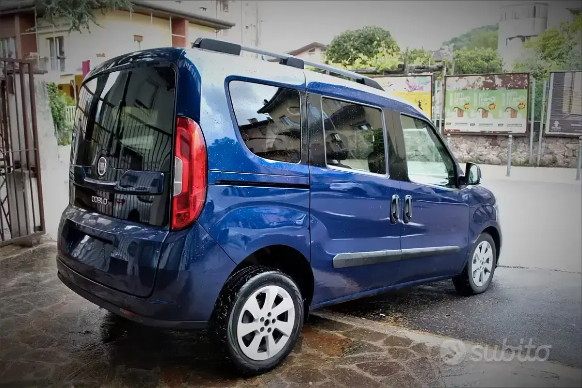 Usata Fiat Doblò Lounge 105 CV (77 kW) 2015 Blu Monovolume