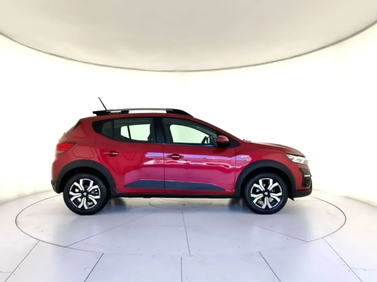Usata Dacia Sandero Comfort 101 CV (74 kW) 2021 Rosso fusion Berlina