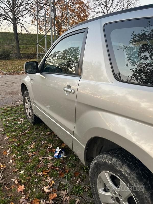 Usata Suzuki Vitara 129 CV (94 kW) 2006 Grigio SUV