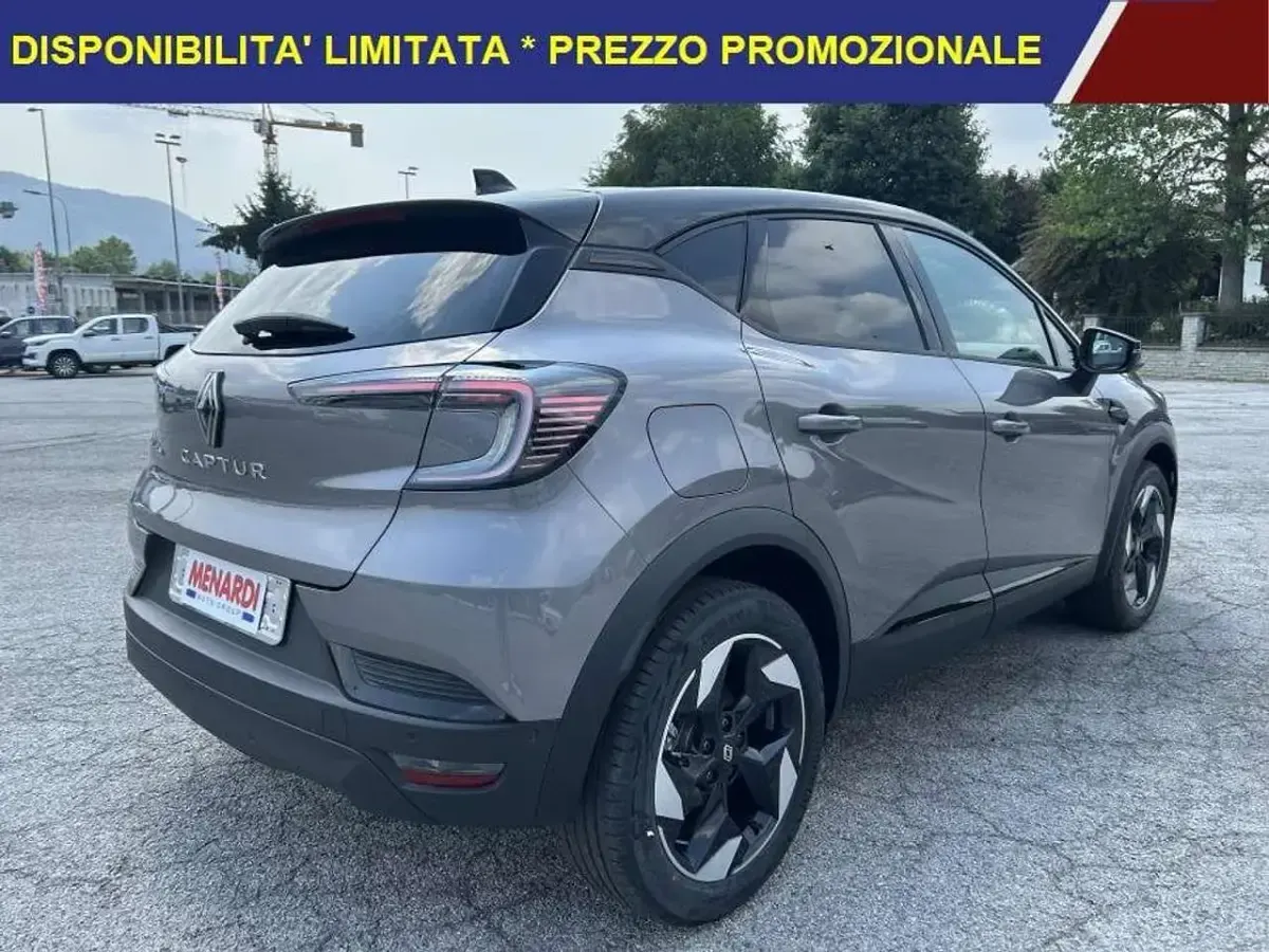 Nuova Renault Captur Techno 122 CV (89 kW) 2026 Grigio SUV