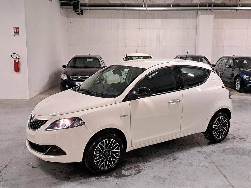 Bianco Usata 2024 Lancia Ypsilon Due volumi | 16.890 € (Molto cara) - Immagine 1/4