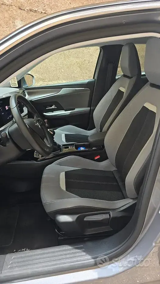Usata Opel Mokka 101 CV (74 kW) 2023 Grigio SUV