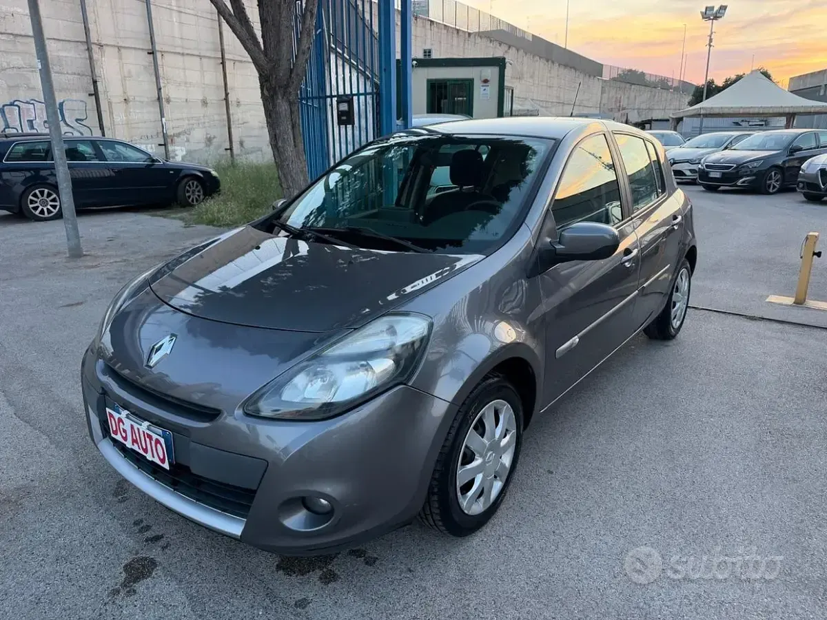 Usata Renault Clio IV 75 CV (55 kW) 2012 Grigio Berlina