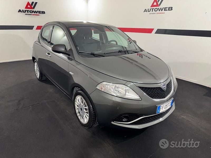 Usata Lancia Ypsilon Platinum 69 CV (50 kW) 2016 Grigio Utilitaria