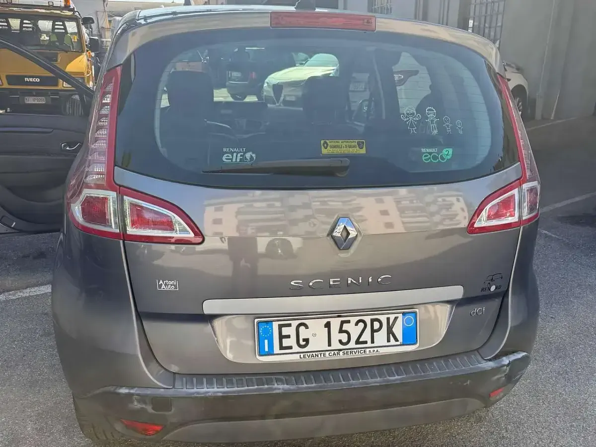 Usata Renault Scénic III Luxe 110 CV (80 kW) 2011 Grigio Monovolume