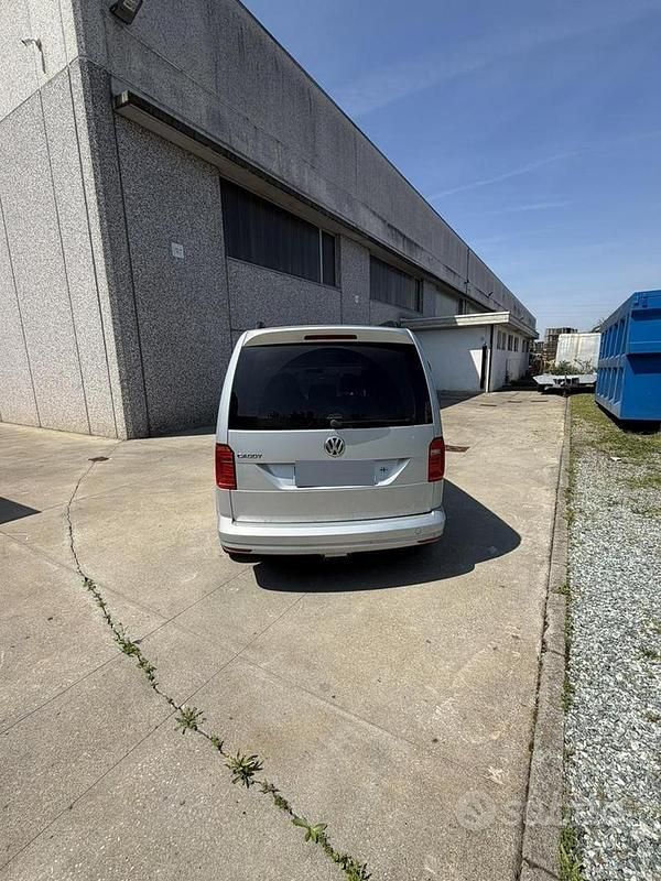 Usata VW Caddy 102 CV (75 kW) 2019 Grigio Monovolume